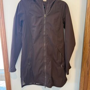 Lululemon size 6 3/4 length raincoat